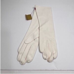 White Cloth gloves by grandoe washable gloves
▪️Size 6.5”
New with tags